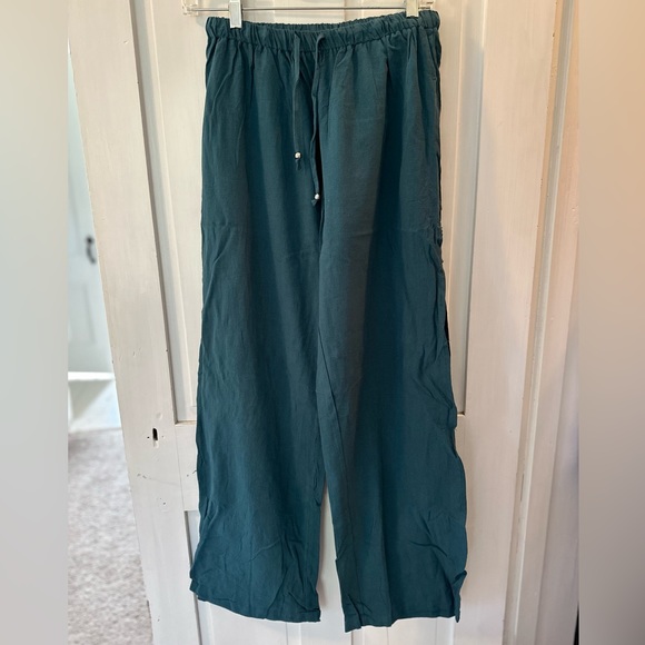 2-Piece Set: V-Neck Top, Wide Leg Bottoms - Picture 4 of 4